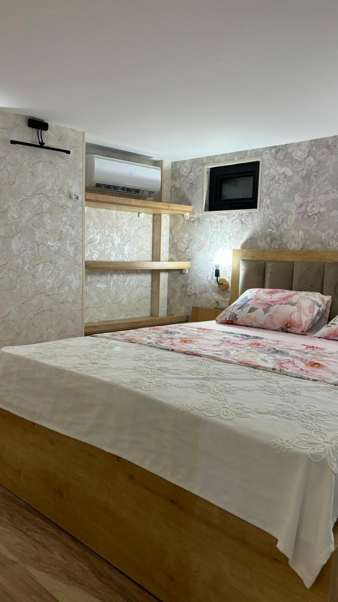 Made With Love Apartment Тбілісі Екстер'єр фото